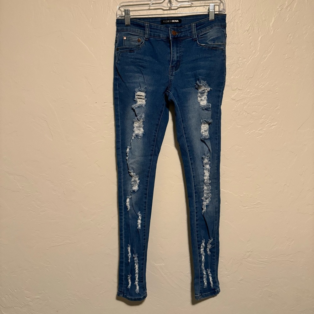 Women's Fashion Nova Jeans Skinny Ripped Wash Medium Denim Size 3/4